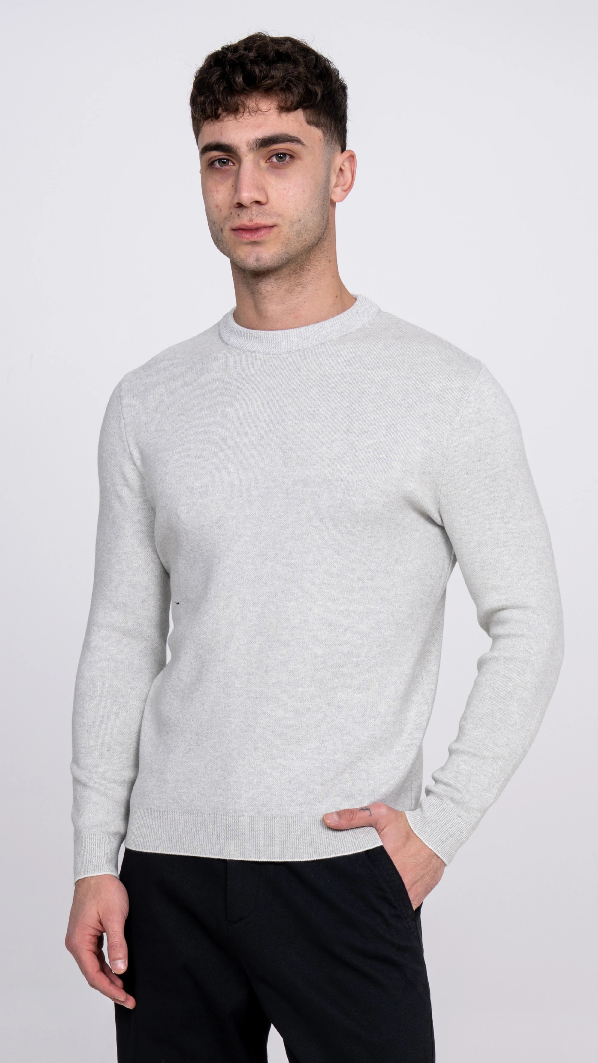 Round Neck Sweater..